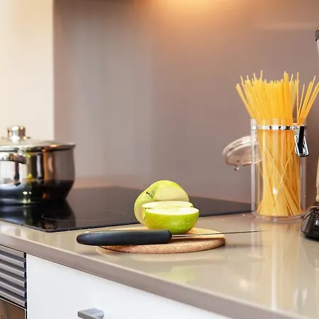 Апартаменты Feelathome Plaza *