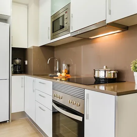 Апартаменты Feelathome Plaza *