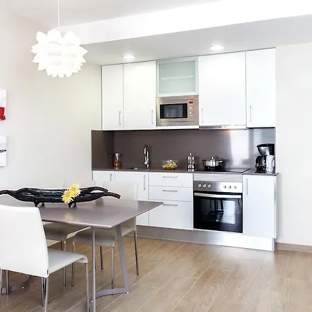 Feelathome Plaza Апартаменты *