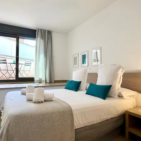 Feelathome Plaza Апартаменты *