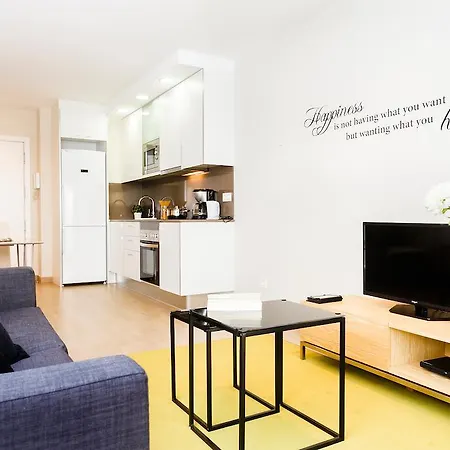 Feelathome Plaza Apartamento *