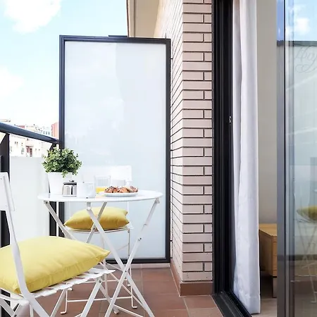 Feelathome Plaza Apartamento *