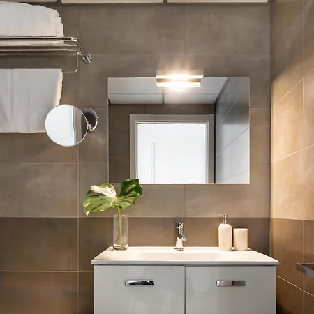 Feelathome Plaza Apartamento *