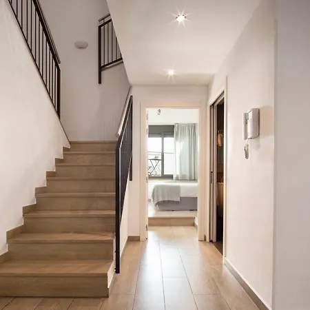 Feelathome Plaza Apartamento *